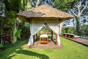 Luxury Jungle Villa, 3 BR, Ubud With Staff
