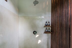 Luxury Jungle Villa, 3 BR, Ubud With Staff