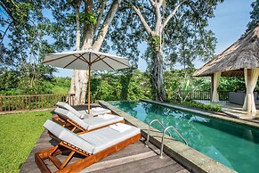 Luxury Jungle Villa, 3 BR, Ubud With Staff