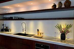 Luxury Jungle Villa, 3 BR, Ubud With Staff