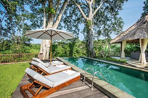 Luxury Jungle Villa, 3 BR, Ubud With Staff
