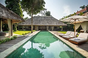 Luxury Jungle Villa, 3 BR, Ubud With Staff