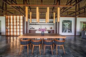 Luxury Jungle Villa, 3 BR, Ubud With Staff