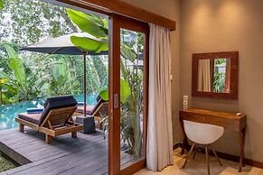 Astonishing Jungle Villa, 4 BR, Ubud With Staff