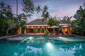 Astonishing Jungle Villa, 4 BR, Ubud With Staff