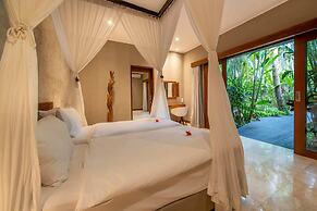 Astonishing Jungle Villa, 4 BR, Ubud With Staff