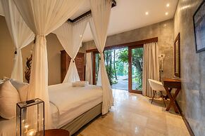 Astonishing Jungle Villa, 4 BR, Ubud With Staff