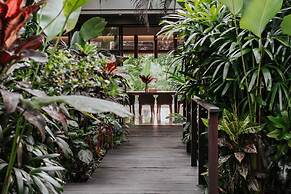 Astonishing Jungle Villa, 4 BR, Ubud With Staff