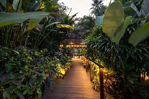 Astonishing Jungle Villa, 4 BR, Ubud With Staff