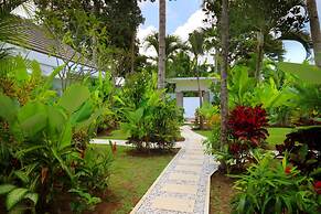 Astonishing Jungle Villa, 4 BR, Ubud With Staff