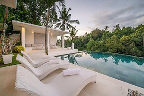 Magical Jungle Villa, 4 BR, Ubud With Staff