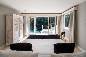Magical Jungle Villa, 4 BR, Ubud With Staff