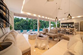 Magical Jungle Villa, 4 BR, Ubud With Staff