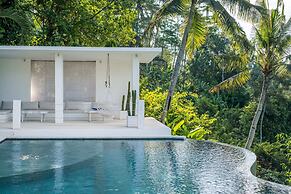 Magical Jungle Villa, 4 BR, Ubud With Staff