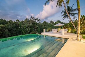 Magical Jungle Villa, 4 BR, Ubud With Staff