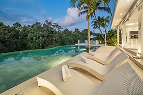 Magical Jungle Villa, 4 BR, Ubud With Staff