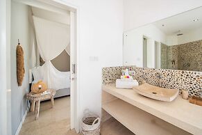 Magical Jungle Villa, 4 BR, Ubud With Staff