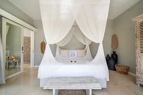 Magical Jungle Villa, 4 BR, Ubud With Staff