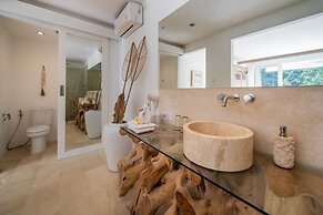 Magical Jungle Villa, 4 BR, Ubud With Staff