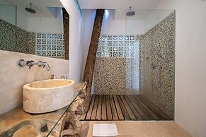 Magical Jungle Villa, 4 BR, Ubud With Staff