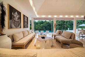 Magical Jungle Villa, 4 BR, Ubud With Staff