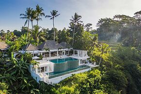 Magical Jungle Villa, 4 BR, Ubud With Staff