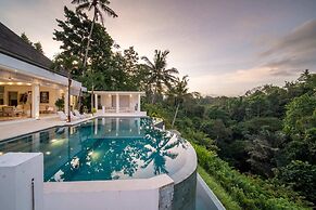 Magical Jungle Villa, 4 BR, Ubud With Staff