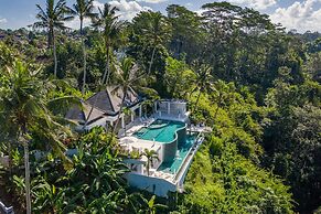 Magical Jungle Villa, 4 BR, Ubud With Staff