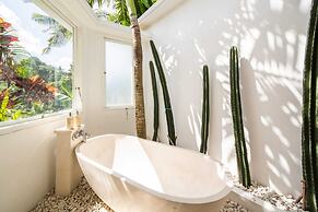 Magical Jungle Villa, 4 BR, Ubud With Staff