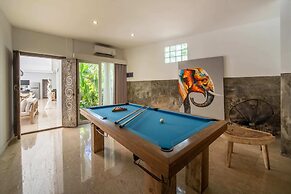 Magical Jungle Villa, 4 BR, Ubud With Staff