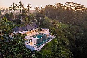 Magical Jungle Villa, 4 BR, Ubud With Staff