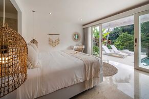 Magical Jungle Villa, 4 BR, Ubud With Staff