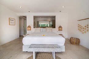Magical Jungle Villa, 4 BR, Ubud With Staff