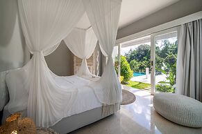 Magical Jungle Villa, 4 BR, Ubud With Staff