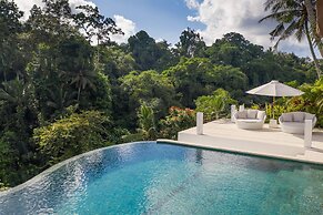 Magical Jungle Villa, 4 BR, Ubud With Staff