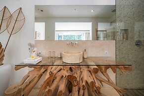 Magical Jungle Villa, 4 BR, Ubud With Staff