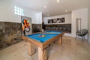 Magical Jungle Villa, 4 BR, Ubud With Staff