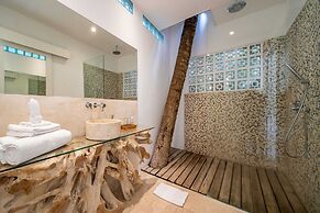 Magical Jungle Villa, 4 BR, Ubud With Staff