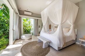 Magical Jungle Villa, 4 BR, Ubud With Staff