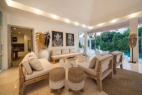 Magical Jungle Villa, 4 BR, Ubud With Staff