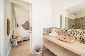 Limitless Jungle Villas Complex, 5 BR, Ubud With Staff