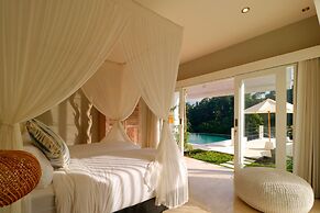 Limitless Jungle Villas Complex, 5 BR, Ubud With Staff