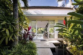 Limitless Jungle Villas Complex, 5 BR, Ubud With Staff