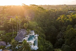Limitless Jungle Villas Complex, 5 BR, Ubud With Staff