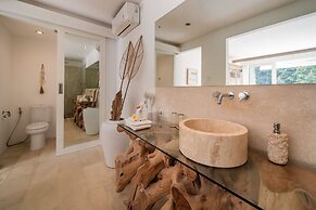 Limitless Jungle Villas Complex, 5 BR, Ubud With Staff