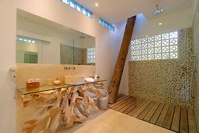 Limitless Jungle Villas Complex, 5 BR, Ubud With Staff