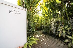 Limitless Jungle Villas Complex, 5 BR, Ubud With Staff