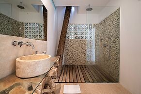 Limitless Jungle Villas Complex, 5 BR, Ubud With Staff