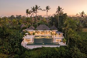 Limitless Jungle Villas Complex, 5 BR, Ubud With Staff