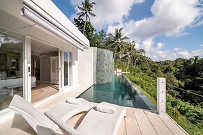 Limitless Jungle Villas Complex, 5 BR, Ubud With Staff